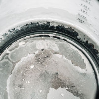 Накипь в чайнике: от какой воды она образуется?